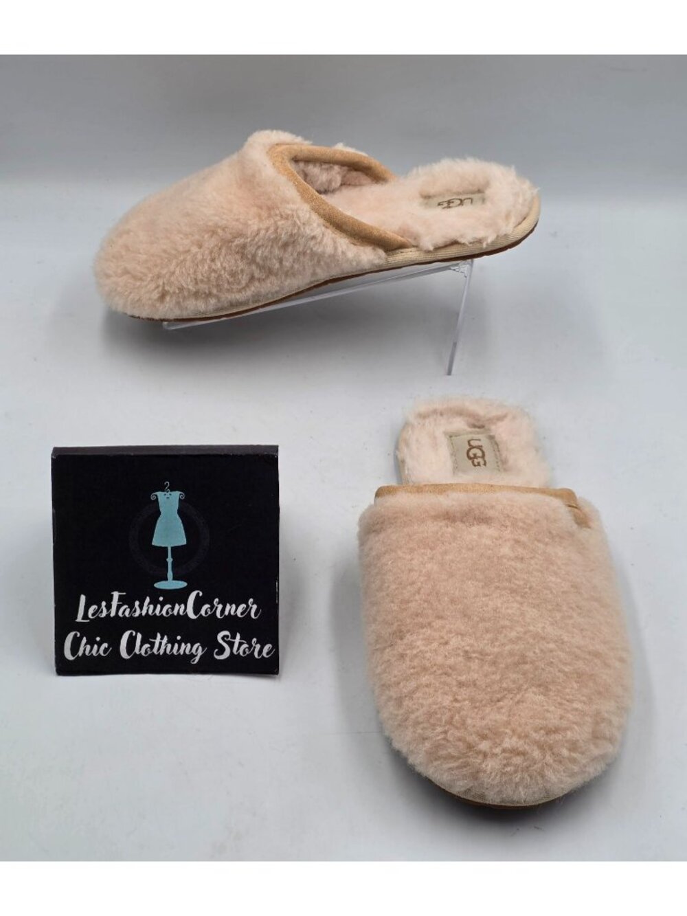 UGG Women's Beige Shearling Slip On Slide On Round Toe Slippers Size 8 3975